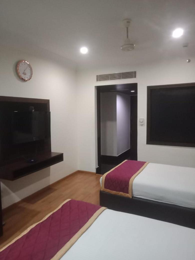 Blossom Rooms Hotel Vashishtha - Free Lunch Or Dinner- Free Breakfast Гайдарабад Екстер'єр фото