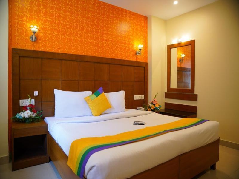 Blossom Rooms Hotel Vashishtha - Free Lunch Or Dinner- Free Breakfast Гайдарабад Екстер'єр фото