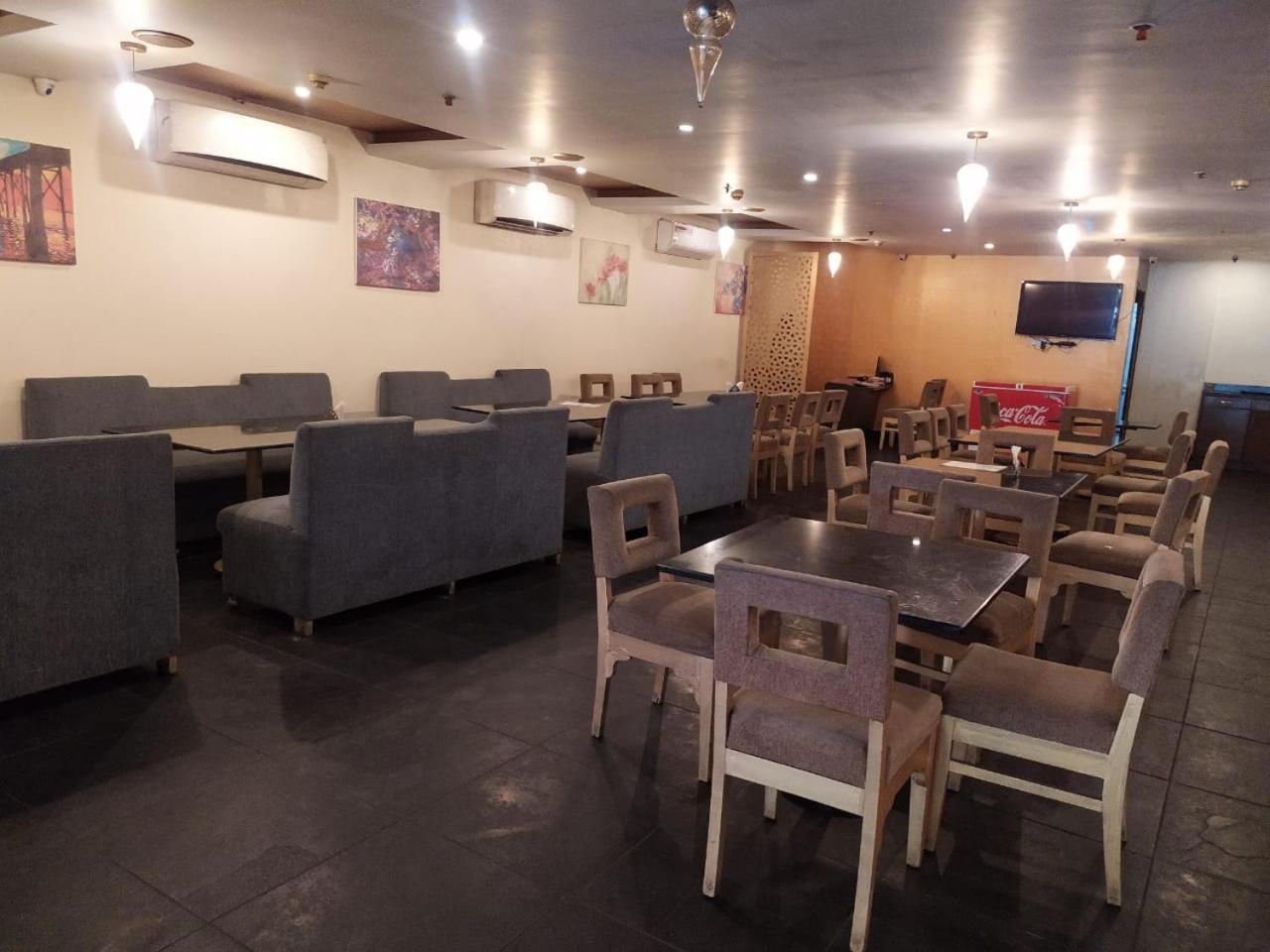 Blossom Rooms Hotel Vashishtha - Free Lunch Or Dinner- Free Breakfast Гайдарабад Екстер'єр фото