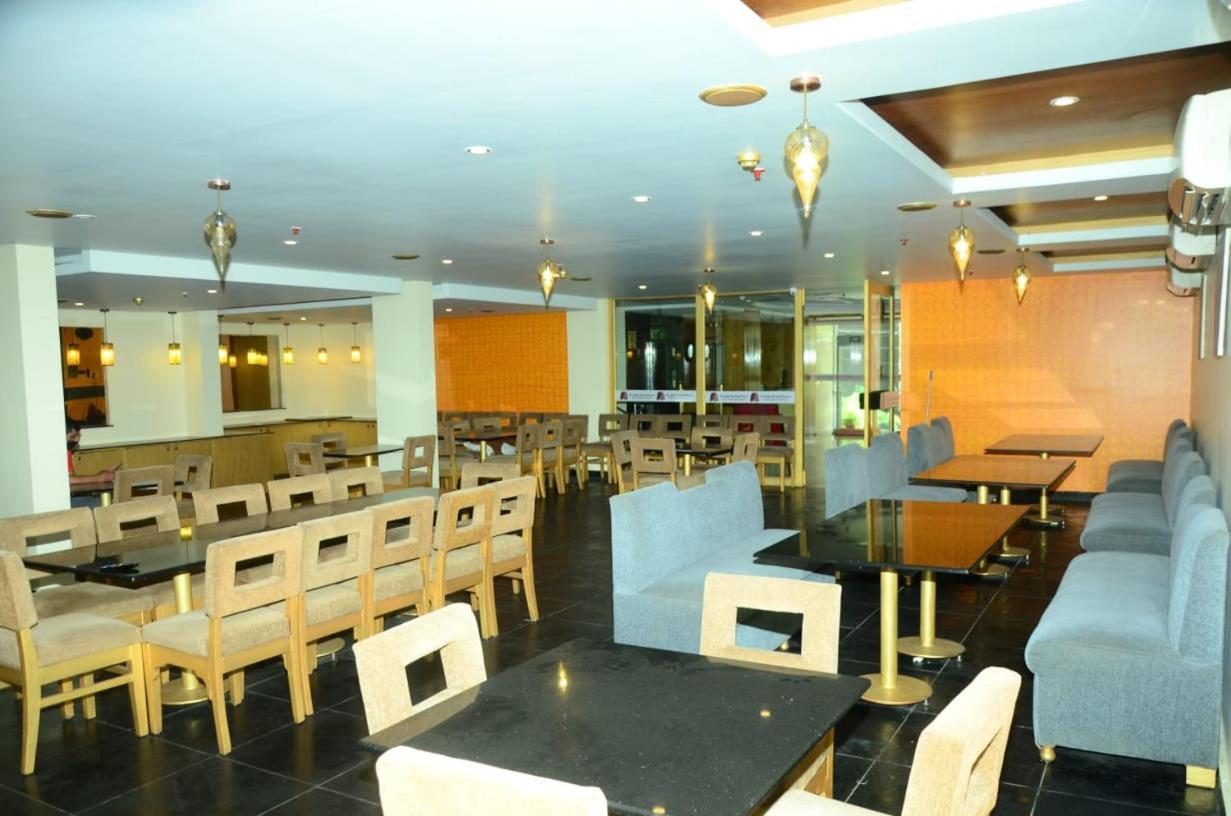 Blossom Rooms Hotel Vashishtha - Free Lunch Or Dinner- Free Breakfast Гайдарабад Екстер'єр фото
