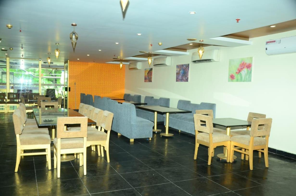 Blossom Rooms Hotel Vashishtha - Free Lunch Or Dinner- Free Breakfast Гайдарабад Екстер'єр фото